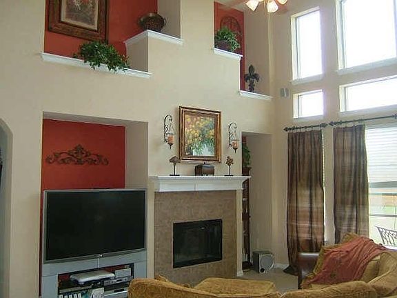 2nd image of 3007 Leslie Dr