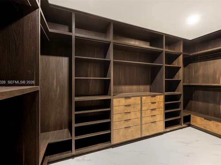 700 NE 24th St #Penthouse 5904 — Photo 14
