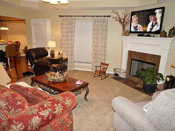 3rd image of 462 Meadowridge Cir