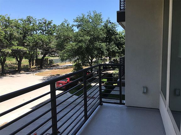 4th image of 4819 Caroline St #107