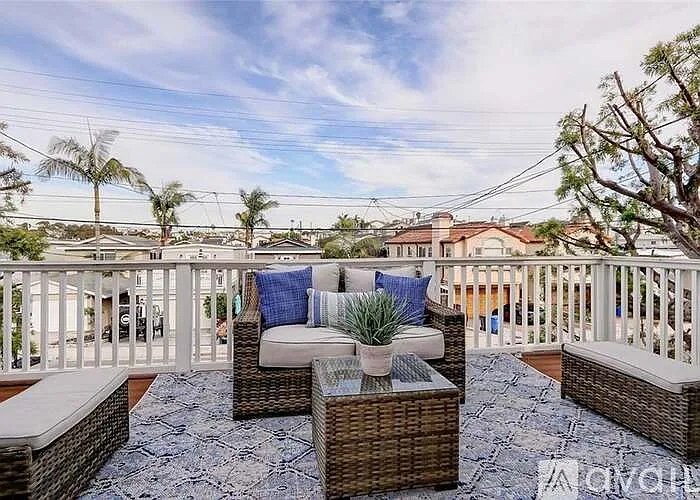 1723 Stanford Ave — Photo 1