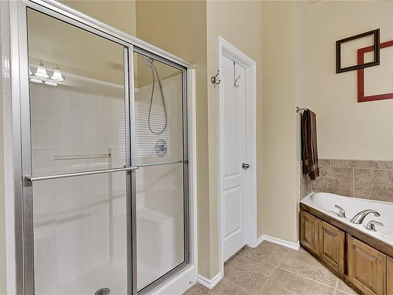 9012 Crooked Creek Ln — Photo 24