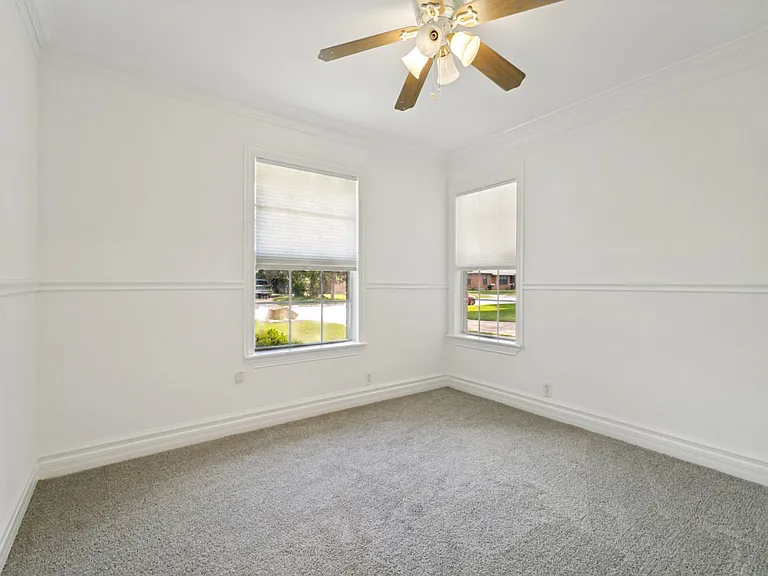 415 Crockett — Photo 17
