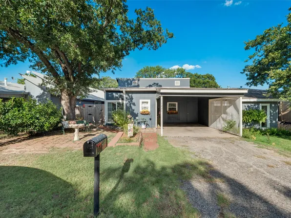 1221 Elm Ct, Runaway Bay, TX 76426