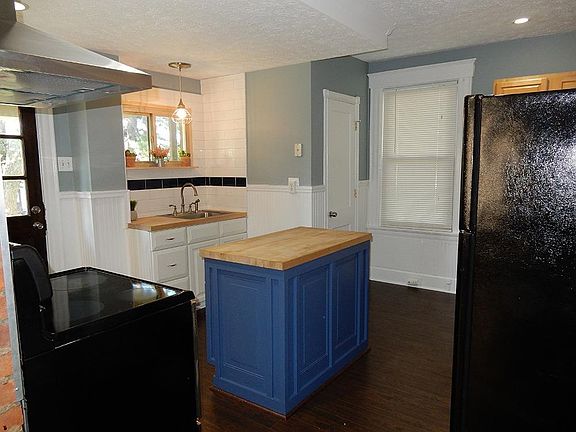3rd image of 3617 Puhlman Ave