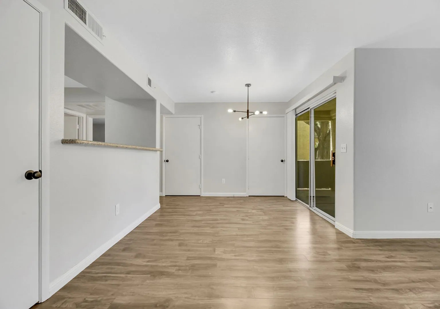 Desirable 2 bedroom condo in Silverado Ranch — Photo 4