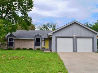 8924 W 101st Ter, Overland Park, KS 66212