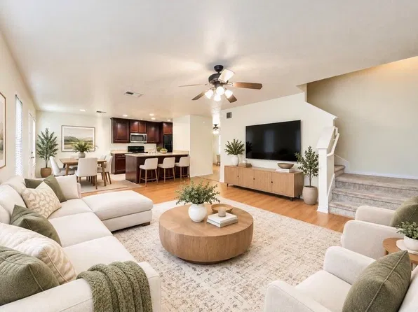 915 Grand Plains Dr, Houston, TX 77090