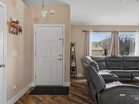 3rd image of 10922 Cocoon St