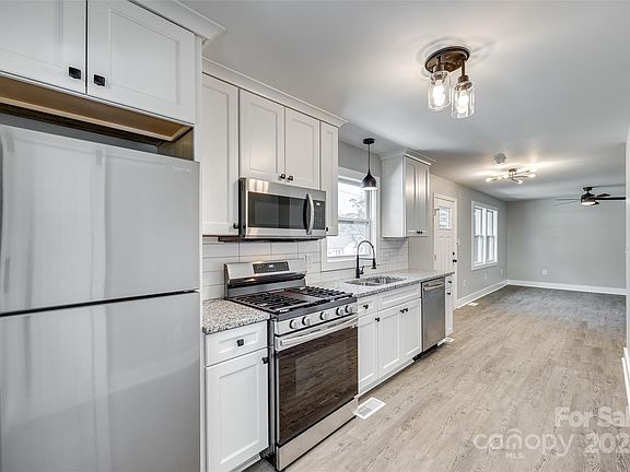 4th image of 625 Noles Dr