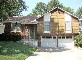 1012 Canterbury Ln, Liberty, MO 64068