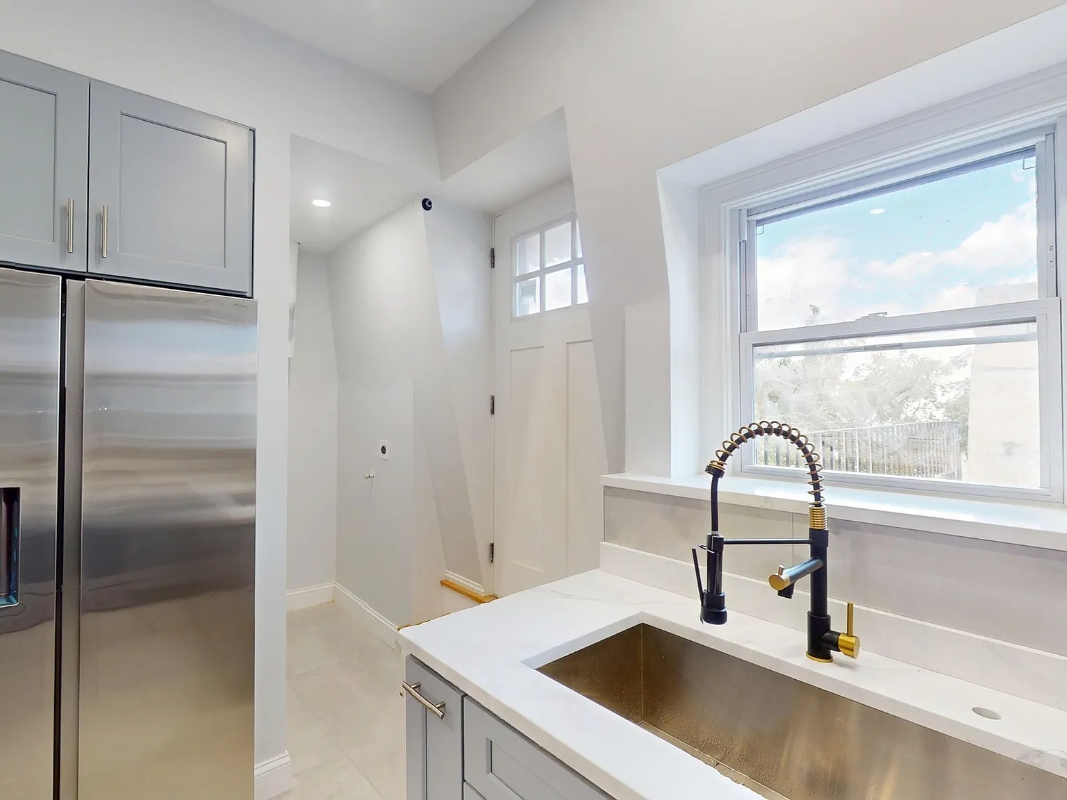 4 bed, 3.0 bath, 1400 sqft, $4,100 — Photo 4