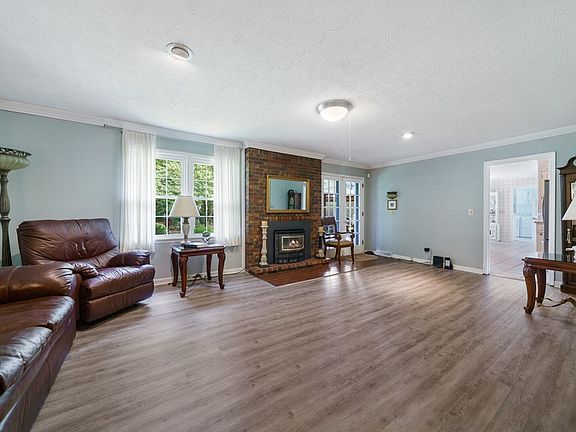 2nd image of 310 Julia Dr