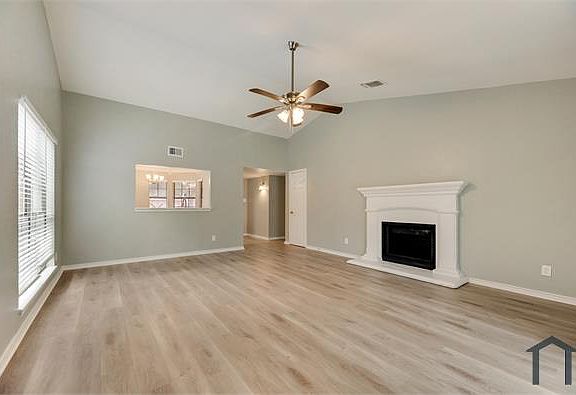 3rd image of 2411 Busch Dr #0