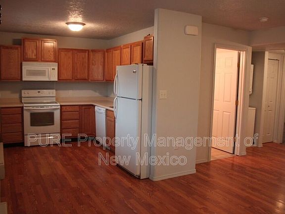 3rd image of 408D E Comanche St #2