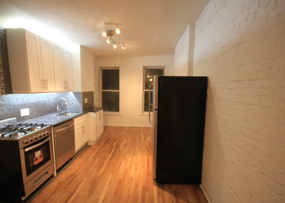 2nd image of 209 4th Ave #Oh
