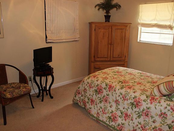 4th image of 109 Saint Johns Dr