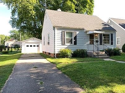 1st image of 908 10th St NE