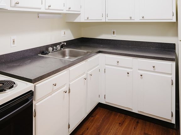 5th image of 260 Boyd Ave APT 320