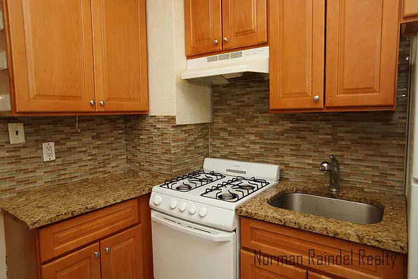 Rented by Norman Raindel, LREB | media 4