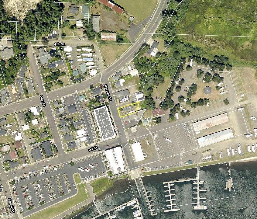 2nd image of 242 Harbor St