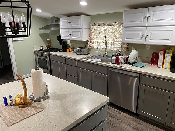 3rd image of 703 N Teton Ave