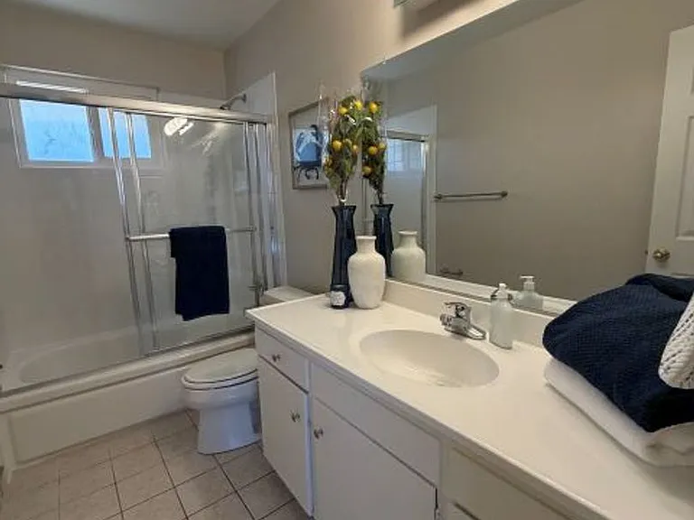 Castlewood Dr 915 — Photo 14