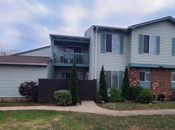 20 Fernwood Dr #D, Bolingbrook, IL 60440