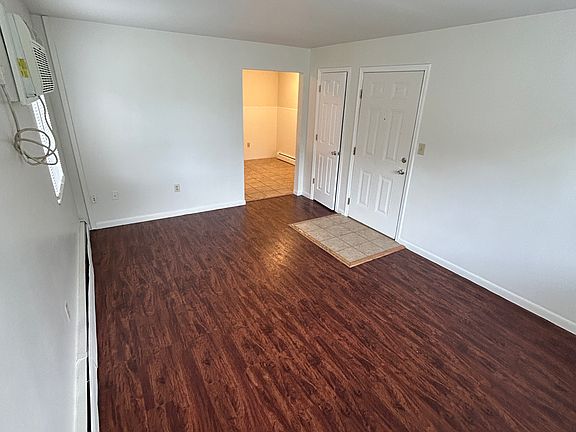 2nd image of 848 Youngs Ln APT 3