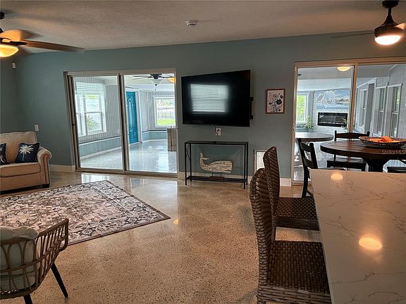 3rd image of 4820 VENETIAN BOULEVARD NE