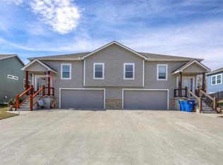100 N McGee St, Tonganoxie, KS 66086