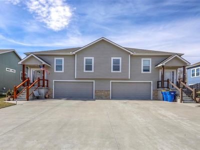100 N McGee St, Tonganoxie, KS, 66086