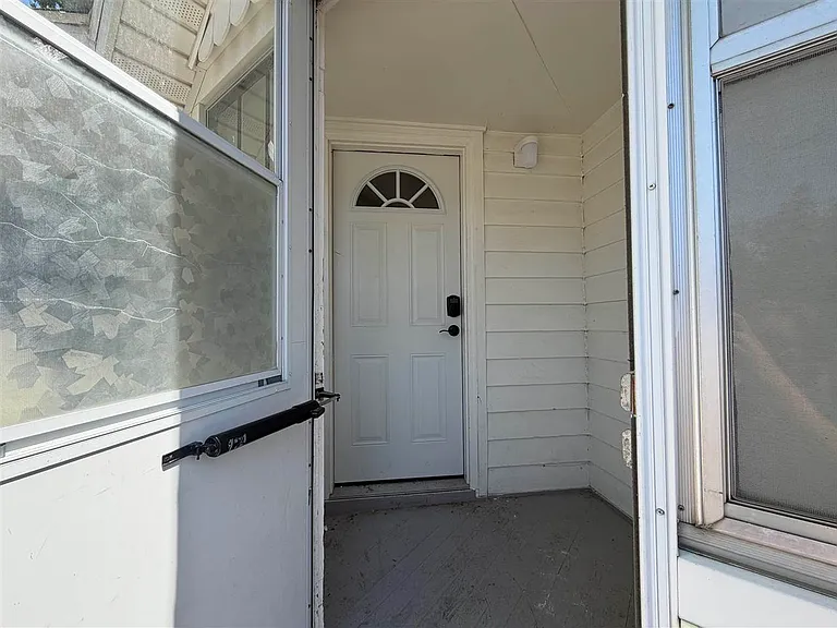 1104 Bridge St #A — Photo 2