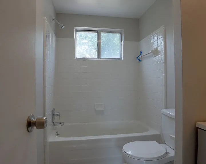 15841 Dort St — Photo 13