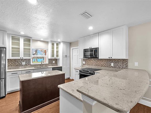 3rd image of 2004 Capri Rd