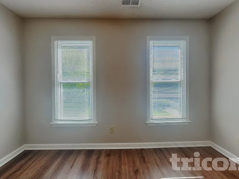 405 Ashington Ct — Photo 12