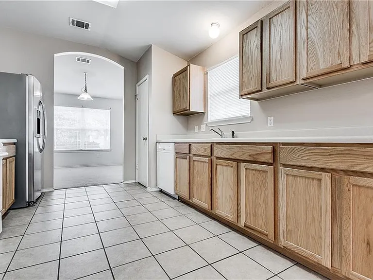 602 Golden Gate Dr — Photo 1
