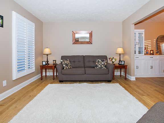 4th image of 2004 Hidden Lake Dr