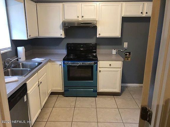 5th image of 10993 Luana Dr N