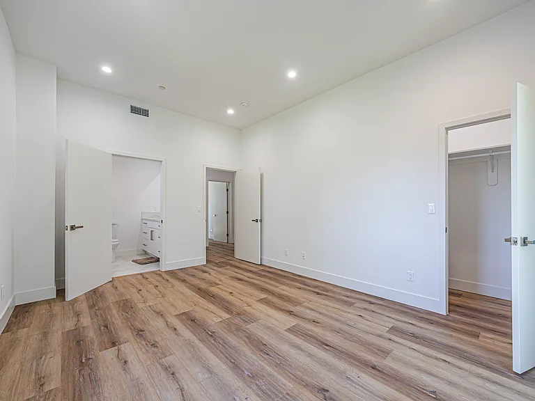 4443 Auckland Ave — Photo 11