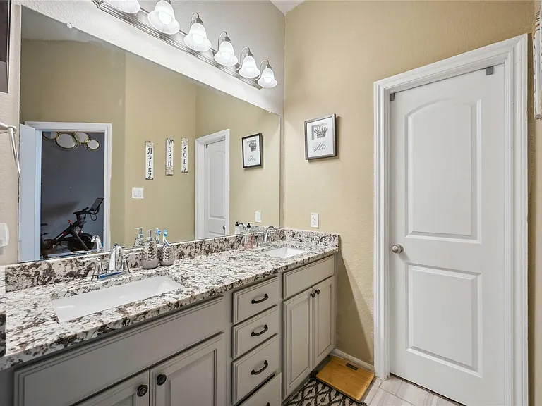 12419 Alora Bluff Trl — Photo 16