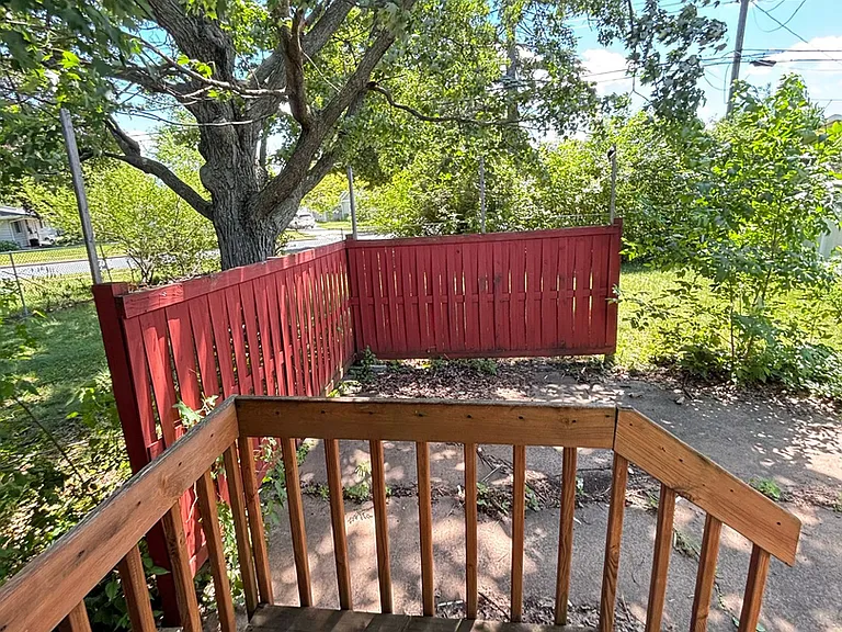 1015 E Lexington Blvd — Photo 4