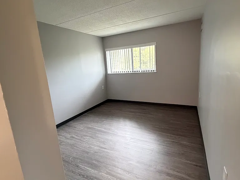 Amy Lowell Apartments — Photo 34