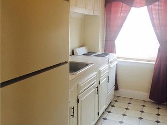 5th image of 800 Kanawha Blvd W #4