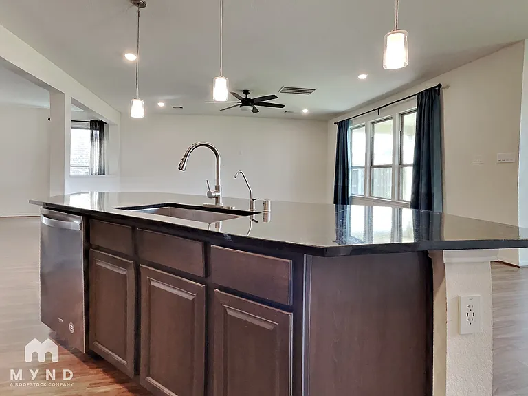 1706 Claire Creek Ct — Photo 7