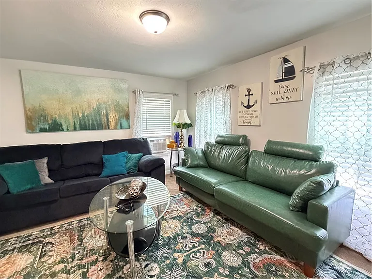 117 Pollard Ave #UPSTAIRS — Photo 9