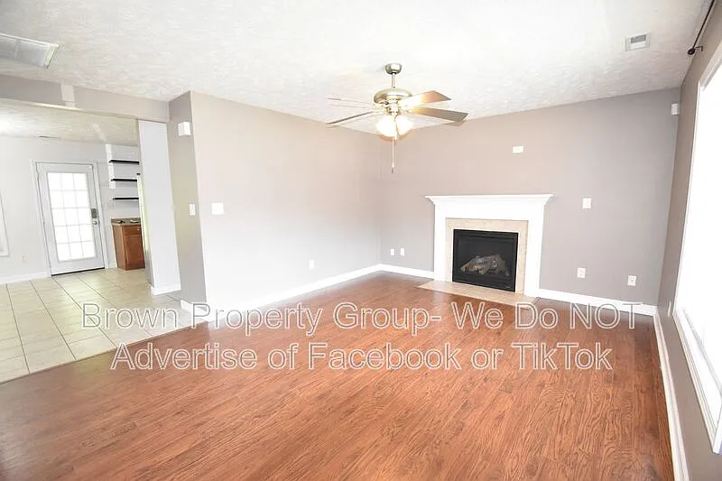 4 bed, 2.5 bath, 2150 sqft, $1,895 — Photo 3