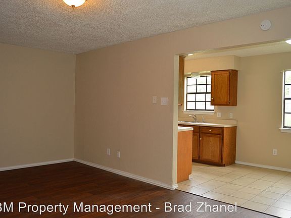 5th image of 611 W Gilmer St APT A