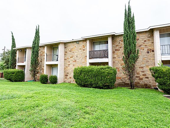 4th image of 1304 McKie Dr APT 212