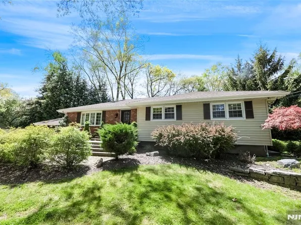34 Deberg Dr, Old Tappan, NJ 07675
